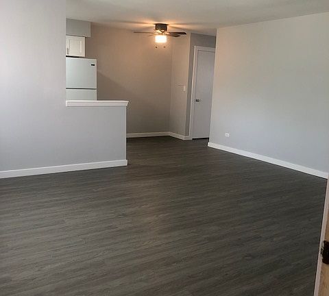 4th image of 162 E Elmhurst Ave #1B