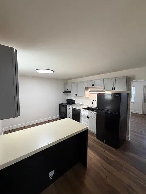 3 bed, 1.0 bath, 1100 sqft, $1,750 — Photo 2