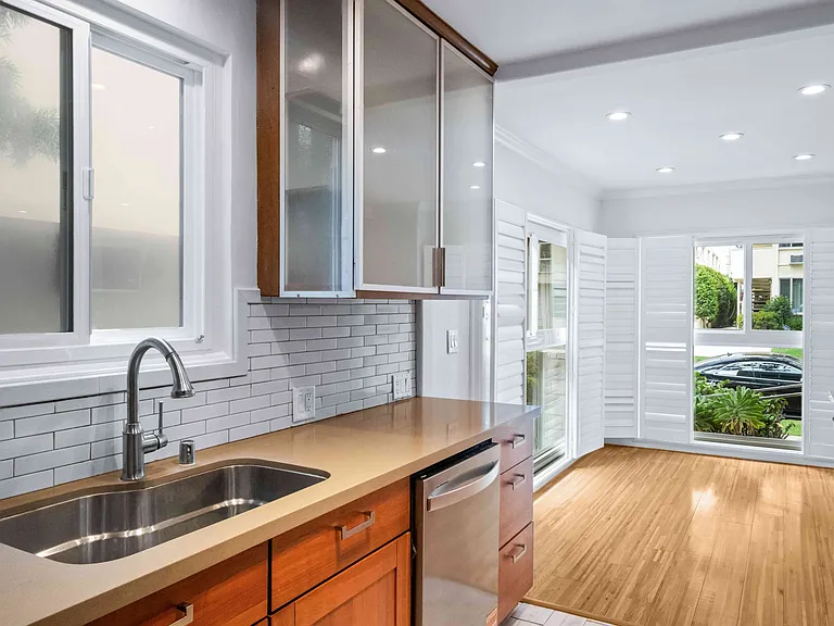 332 S Rexford Dr #1 — Photo 11