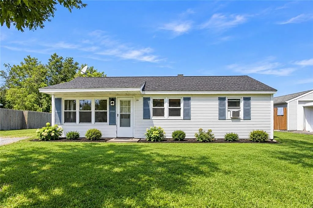 3 bed, 1.0 bath, 1080 sqft, $2,200 — Photo 1