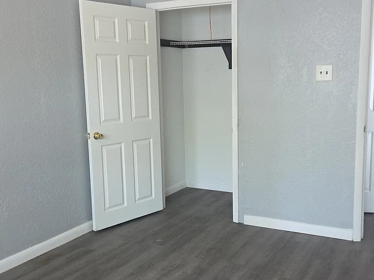 1311 Pine Ave — Photo 8