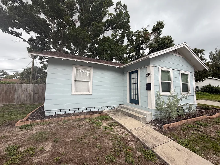 2101 Auburn St S — Photo 2