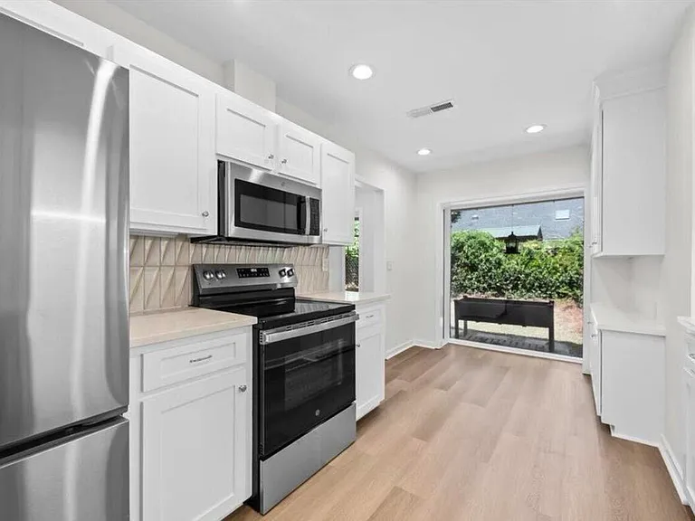 1120 Daffodil Ln — Photo 8