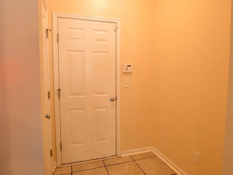 919 Stagecoach Dr — Photo 12