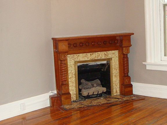 4th image of 204 W 8th St APT 19