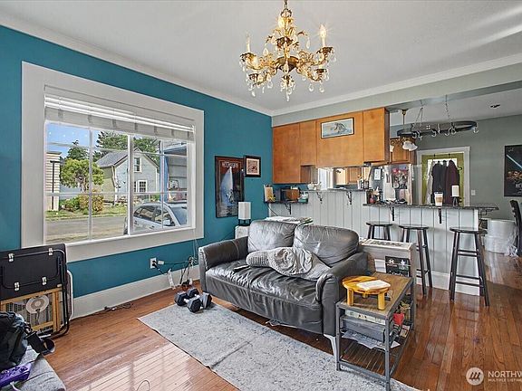 5th image of 304 Spruce Street E
