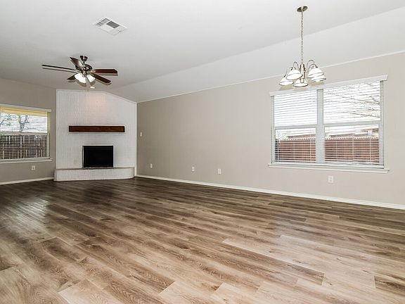 5th image of 709 Silverleaf Ct
