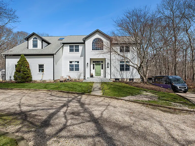 9 Mountain Laurel Ln — Photo 1