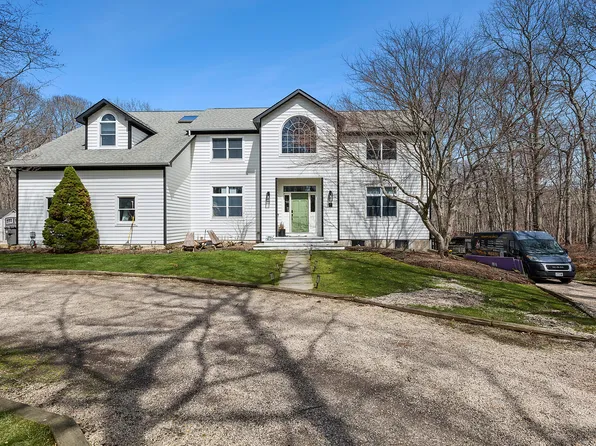 9 Mountain Laurel Ln, Southampton, NY 11968