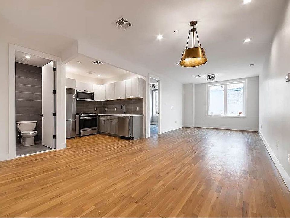 1st image of 153 Erasmus St #1R
