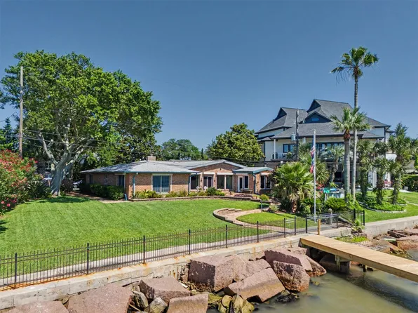 1109 Harbor View Dr, Galveston, TX 77550