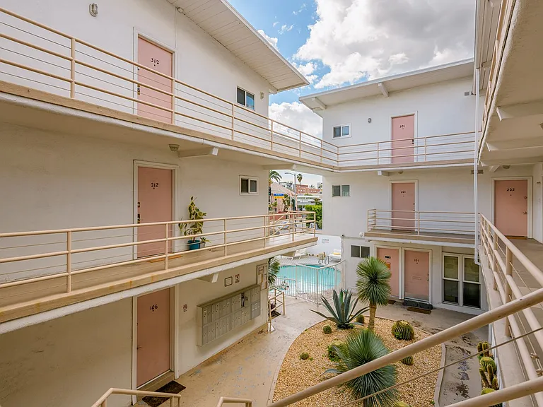 6871 Franklin Ave - Hollywood Cozmo — Photo 23