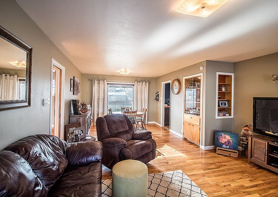 2nd image of 646 Avenue D