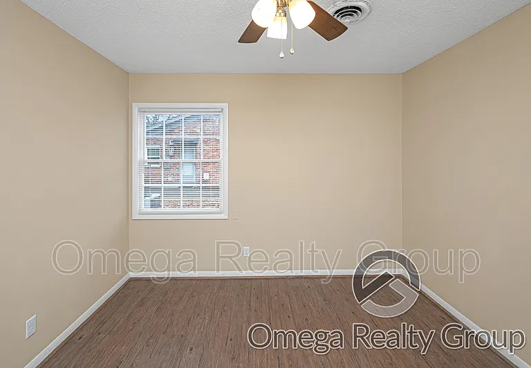 1265 Adell St — Photo 28