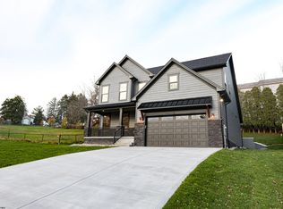 104 Crestview Dr, Morgantown, WV 26508