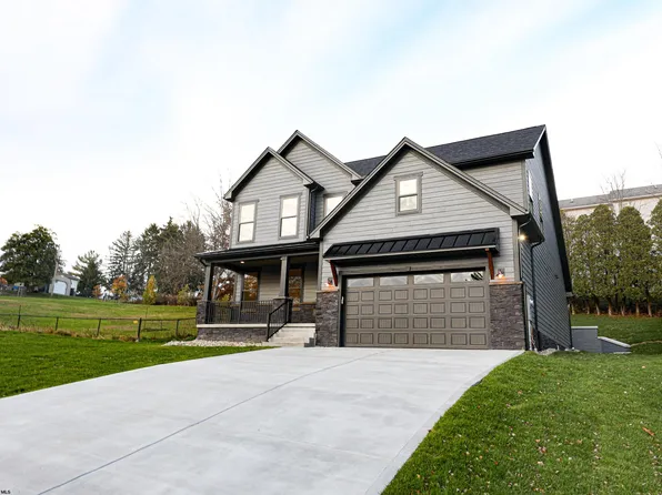 104 Crestview Dr, Morgantown, WV 26508