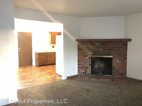 5th image of 2510 49th Avenue Ct APT B