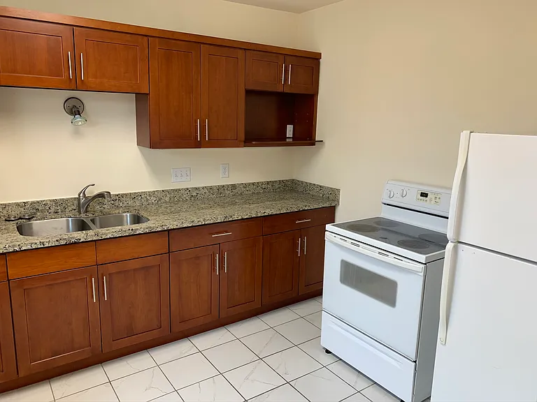 5600 University Way NE — Photo 7