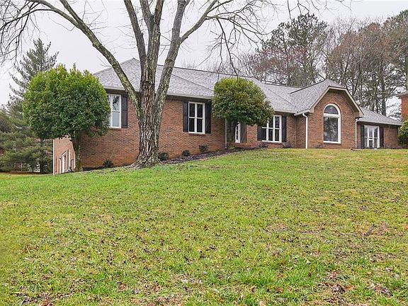 2nd image of 315 Saddle Creek Ln