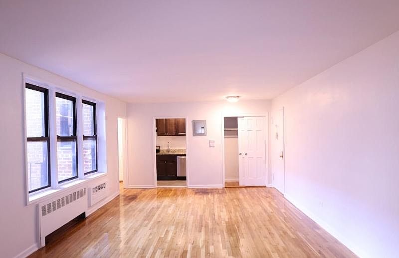 1st image of 14345 Sanford Ave
