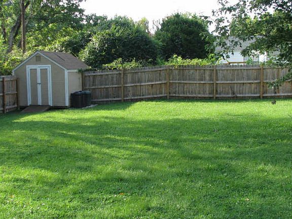 5th image of 211 Colonial Dr