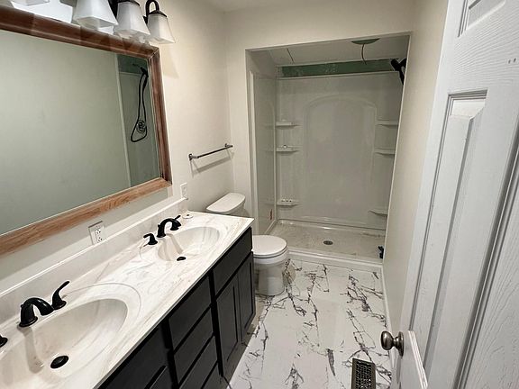 3rd image of 3004 Carol Ln