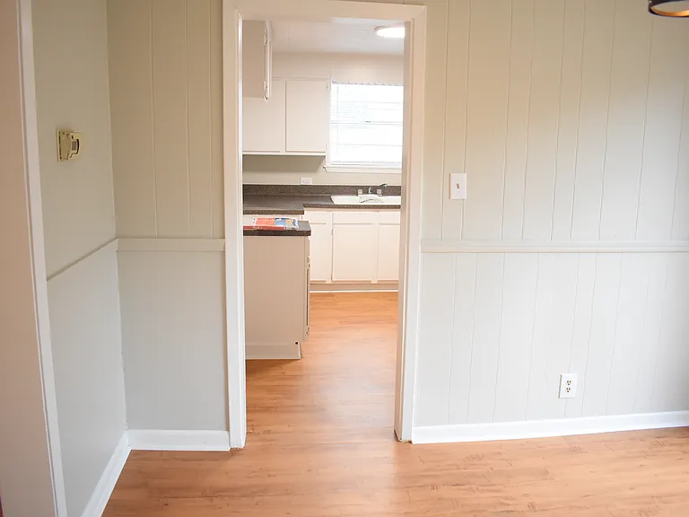 221 N Sanders St — Photo 7
