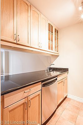 4th image of 30 W 63rd St APT 10S