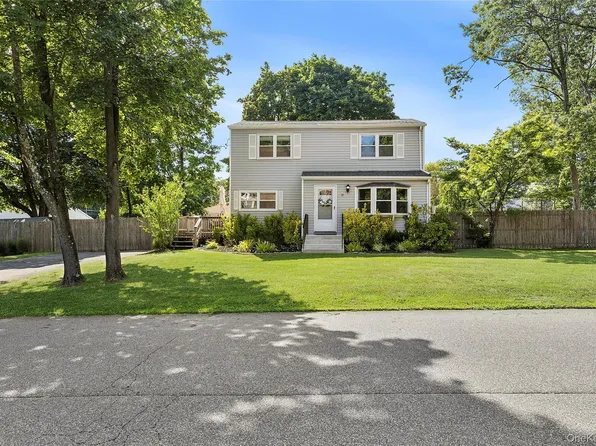 12 Lakeview Drive, Middle Island, NY 11953