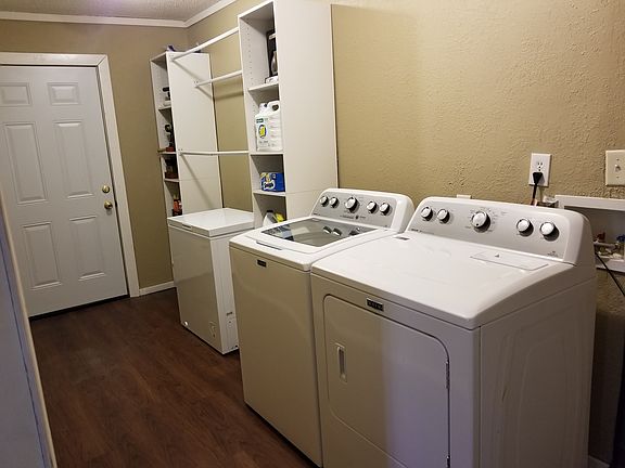 5th image of 114 Cedar Cir