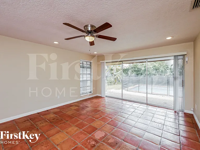 7518 NW 42nd Dr — Photo 2