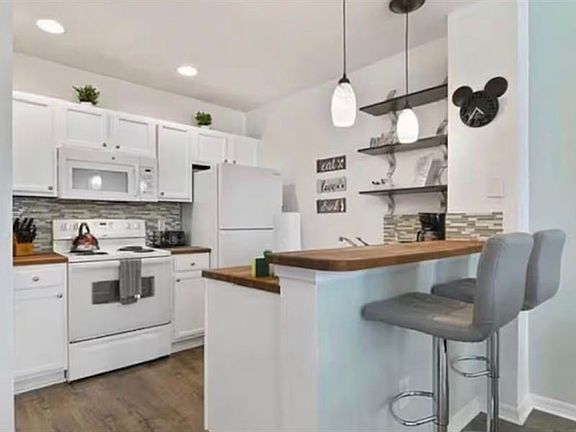 4th image of 4560 Yellowgold Rd E APT 105