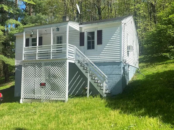 265 Brook St #265, Tazewell, VA 24651