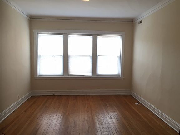 2nd image of 2476 N Lincoln Ave #3N