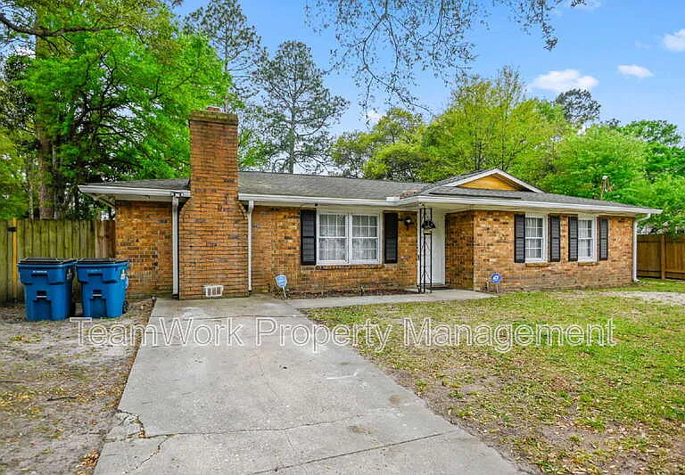 4467 Donwood Cir — Photo 2