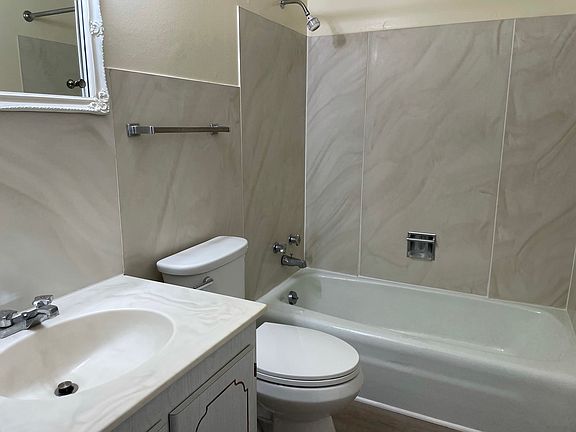 5th image of 4240 Far Hills Ave #3