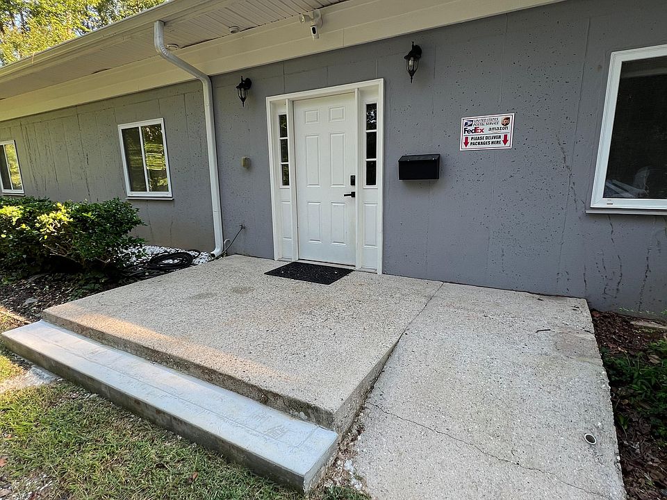Front entry (handicap rail available upon request).