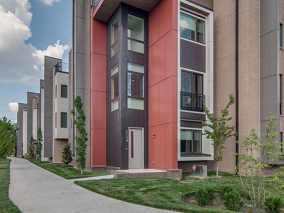 2nd image of 1125 Summit Ave