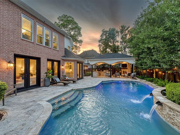 3rd image of 923 Chinquapin Pl