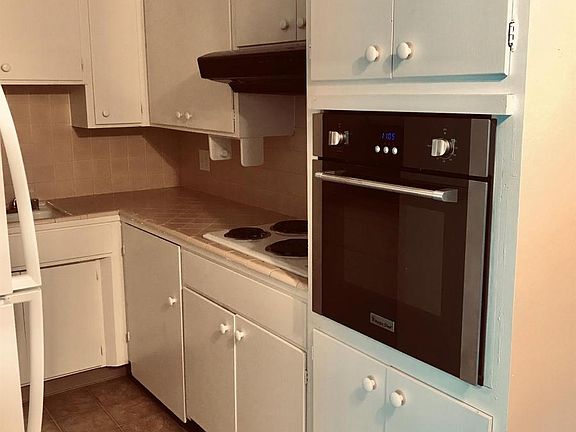 3rd image of 3911 Hamilton Ave #4