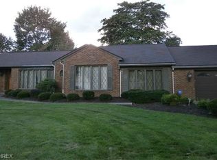 242 Viola Ave, Hubbard, OH 44425