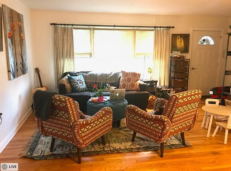 Spacious living room