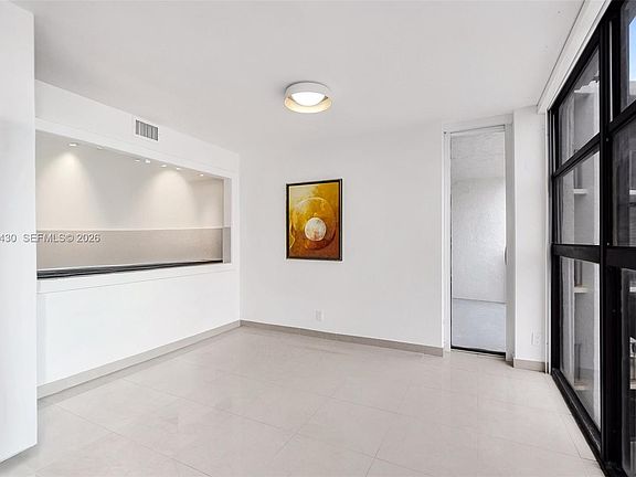 4th image of 400 Leslie Dr APT 1022