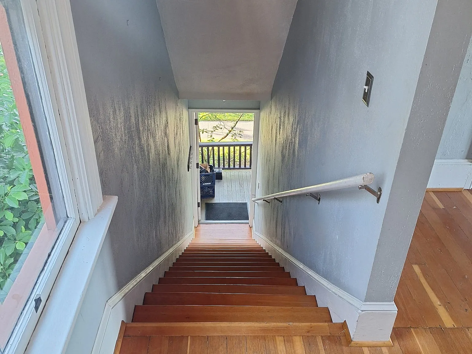 Charming upper floor in NE. — Photo 2