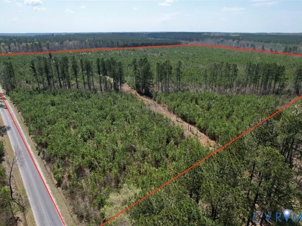 601 Edmonds Ln, Blackstone, VA 23824