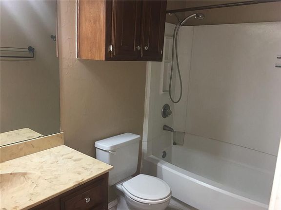 2nd image of 1151 Lombard Ln