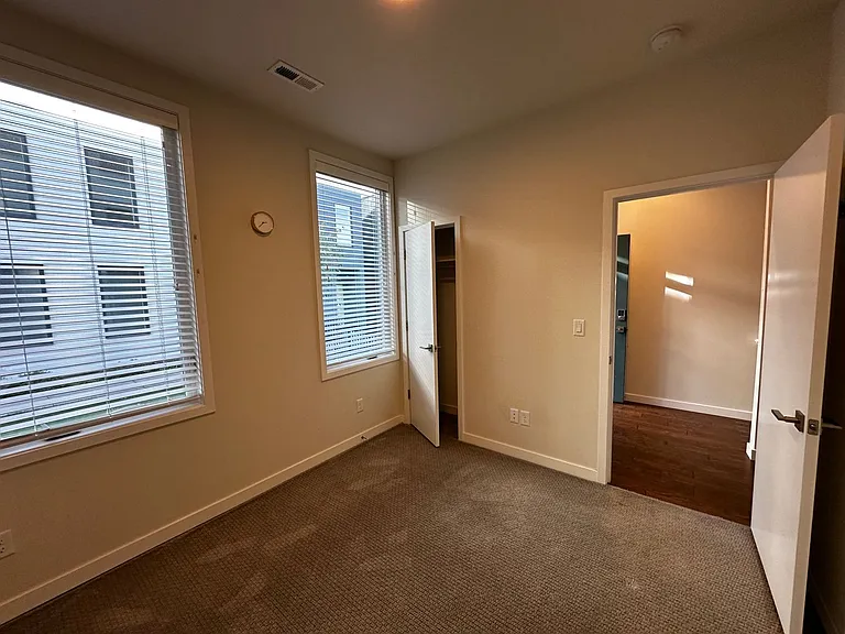 6642 SE 16th Ave — Photo 5