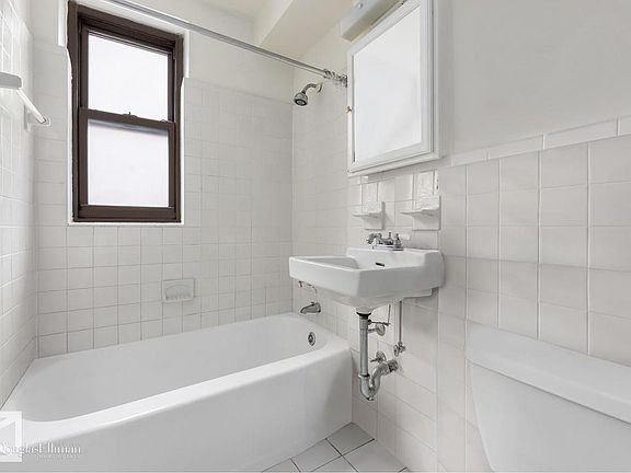 5th image of 305 E 72nd St #Res