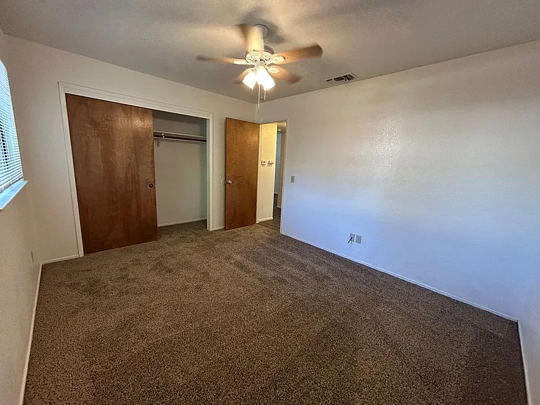 2 Lorayne Ct — Photo 14
