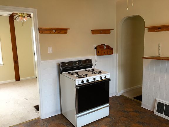 4th image of 1190 Saint Mark Dr